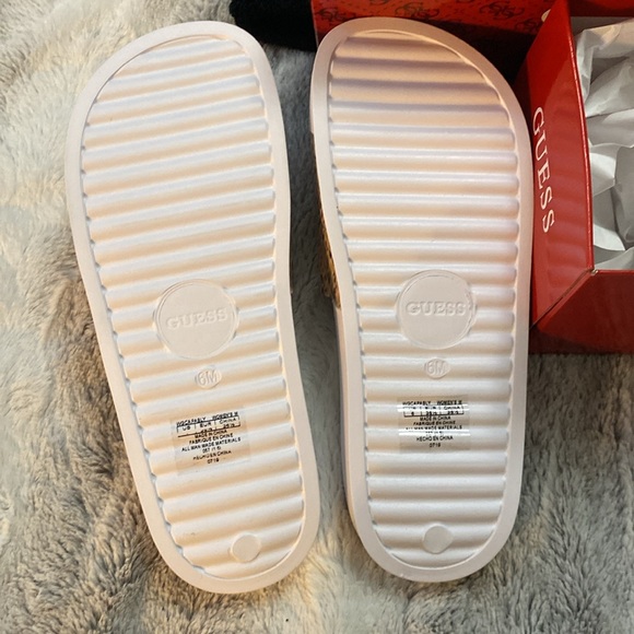 Guess Snakeskin Slides - Picture 2 of 4
